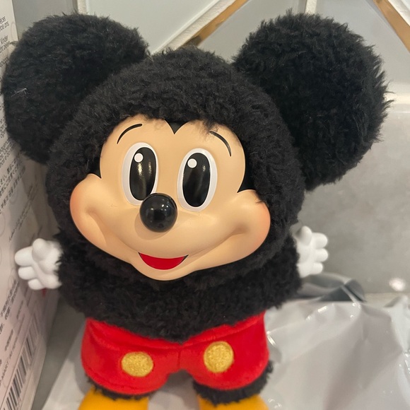 Authentic Mickey & Family Cute Together Pop Mart Series Blind box - Mickey - Picture 2 of 4